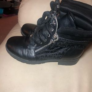 Size 4 Micheal kors boots